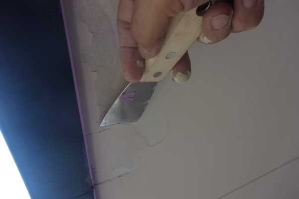 Y様邸|外壁・屋根塗装(サンフロンアクア)_塗装剥がし中