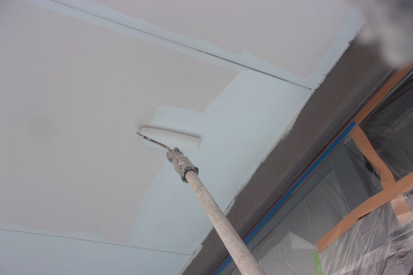 Y様邸|外壁・屋根塗装(サンフロンアクア)_軒天塗装中