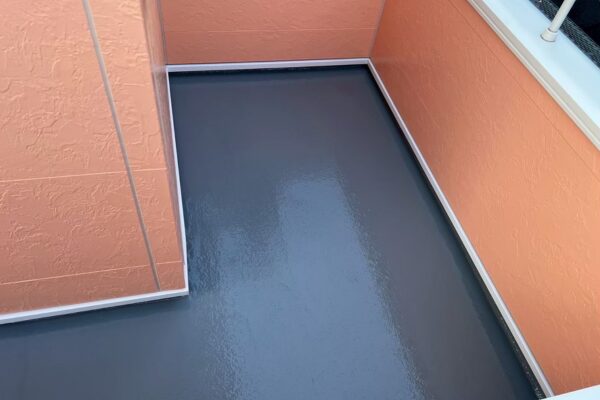 H様邸|外壁付帯部塗装(セミフロンスーパーマイルドⅡ)・オートンイクシード_施工後ベランダ