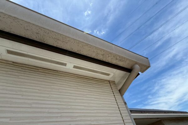 H様邸|外壁・屋根塗装(プレマテックスウルトラSi・保護コート)_施工前軒天