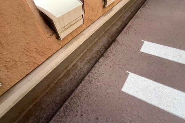 H様邸|外壁付帯部塗装(セミフロンスーパーマイルドⅡ)・オートンイクシード_施工前ベランダ