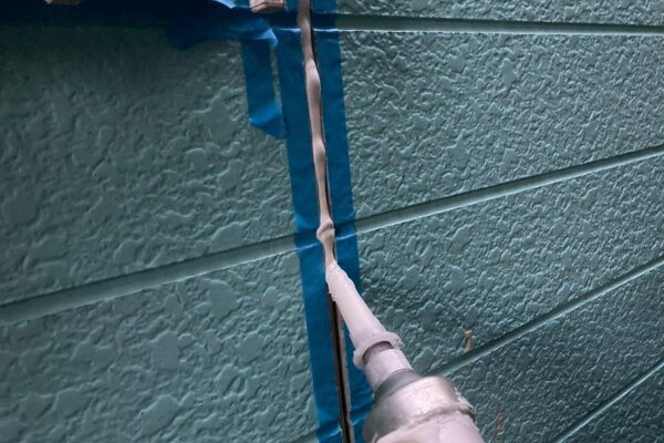 S様邸|外壁・屋根塗装(プレマテックスウルトラSi)_コーキング充填