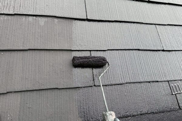 U様邸|スレート屋根塗装(ウルトラSi遮熱)_中塗り