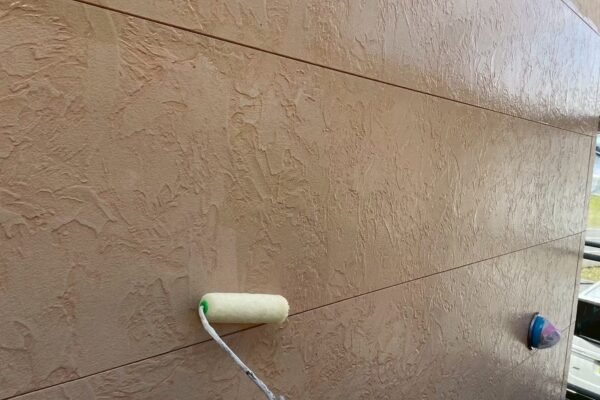 H様邸|外壁付帯部塗装(セミフロンスーパーマイルドⅡ)・オートンイクシード_下塗り中