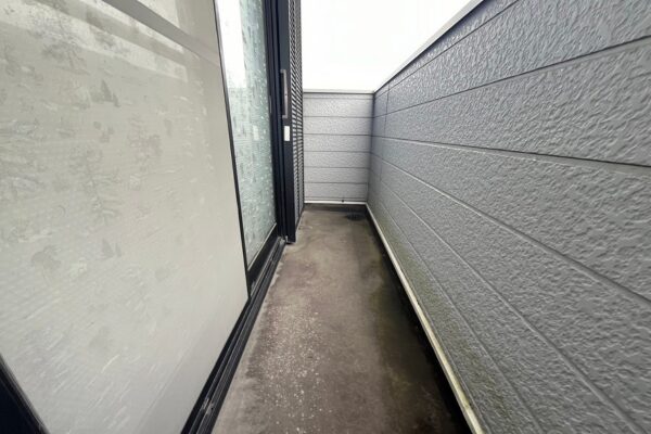 K様邸|外壁・屋根塗装(ハイパーユメロック)_施工前ベランダ