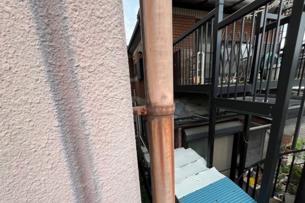 Y様邸|外壁・屋根塗装(サンフロンアクア)_施工前雨樋