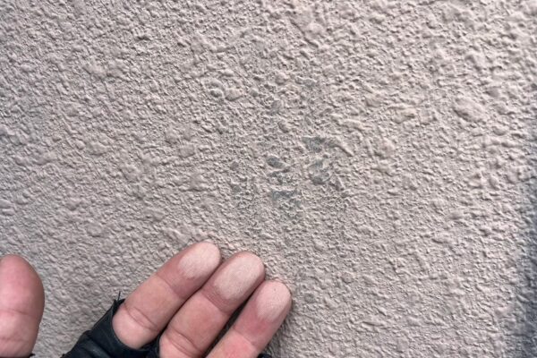 Y様邸|外壁・屋根塗装(サンフロンアクア)_施工前チョーキング