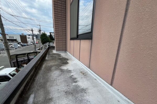 Y様邸|外壁・屋根塗装(サンフロンアクア)_施工前ベランダ