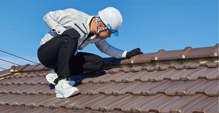 屋根点検の様子