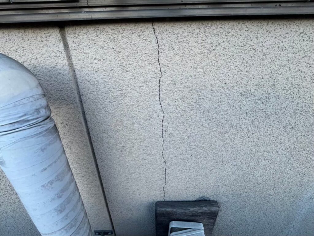外壁のひび割れ（クラック）の劣化症状