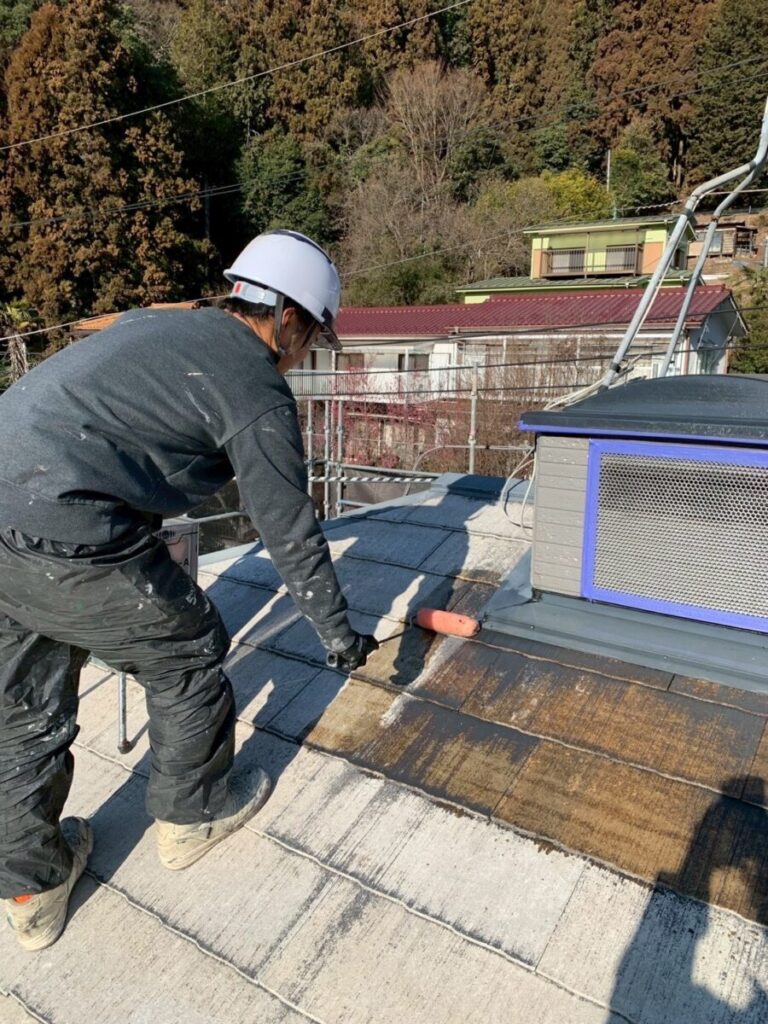 屋根塗装の施工風景