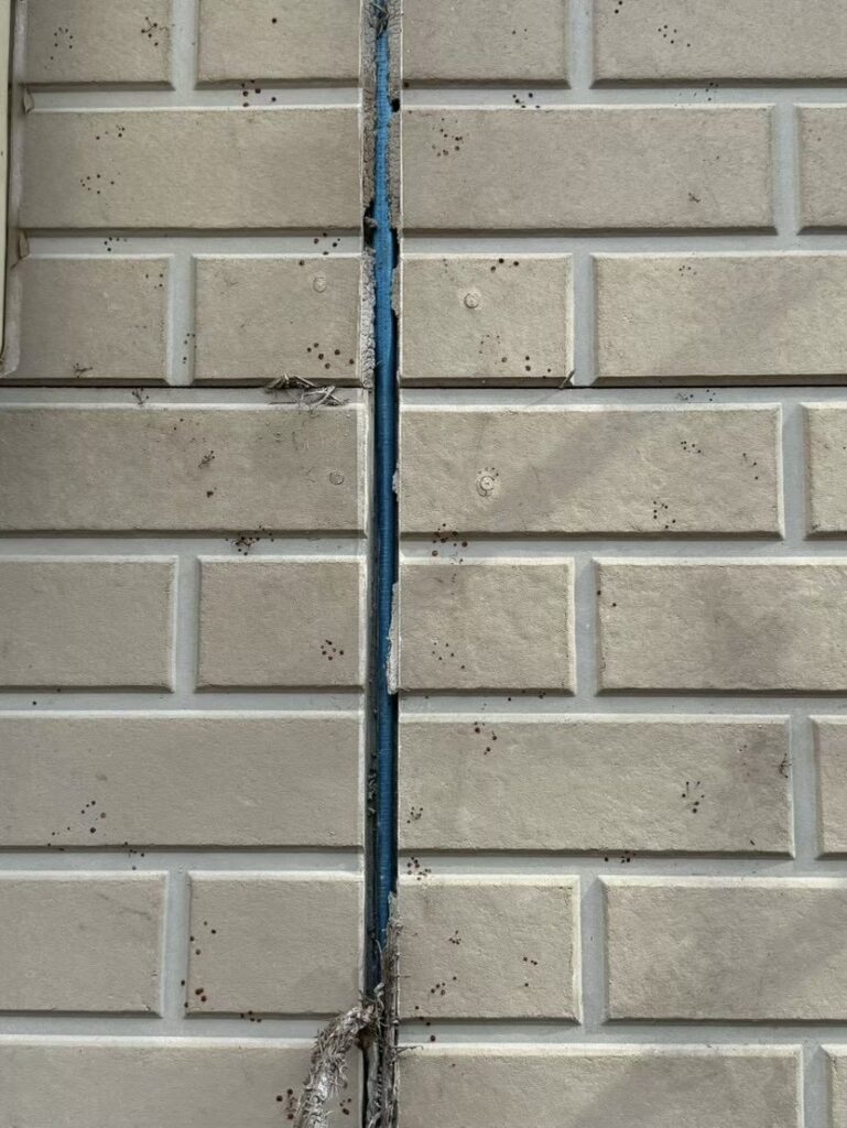 外壁コーキングの剥がれや隙間の状態