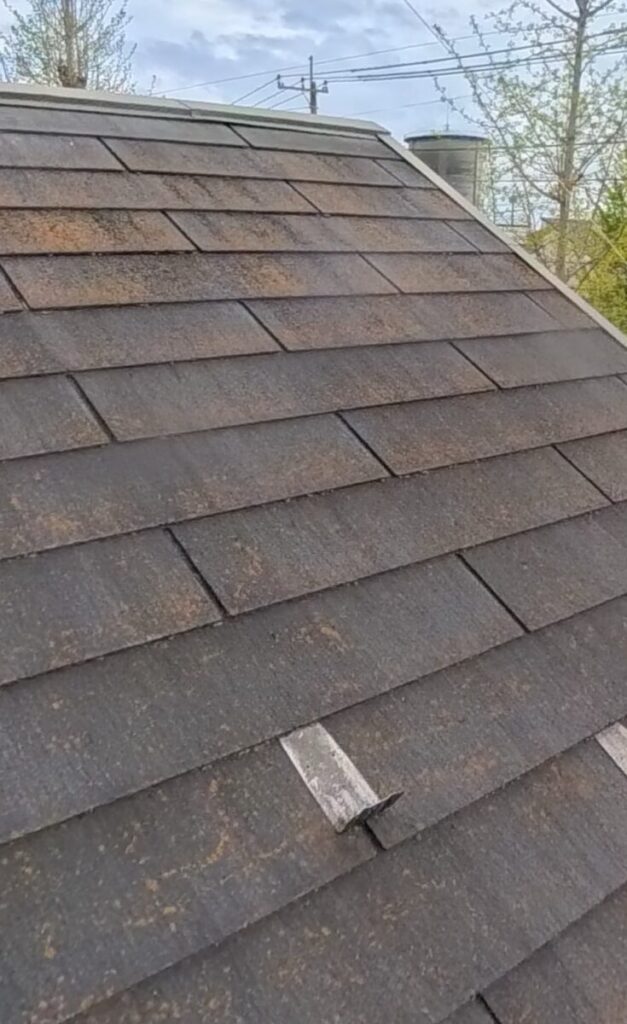 羽村市で屋根塗装の費用が高くなる原因となる劣化した屋根の状態(色あせ・傷み)