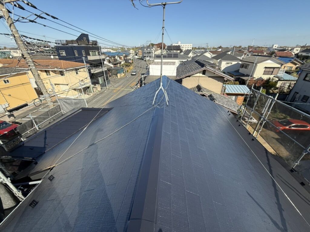黒い屋根は暑い?夏場の熱吸収を解説【羽村市】
