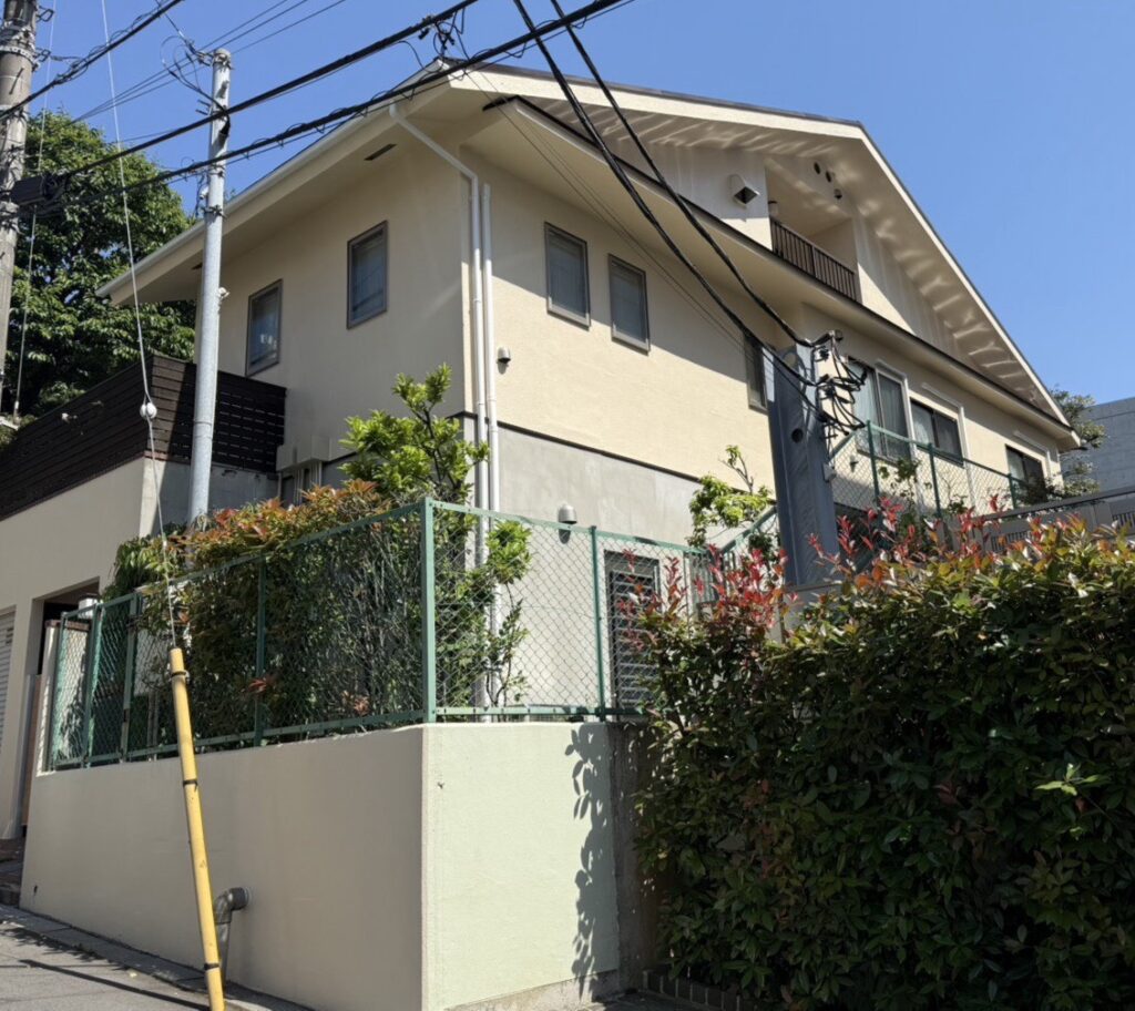 光触媒塗料で施工した住宅の別角度外観写真