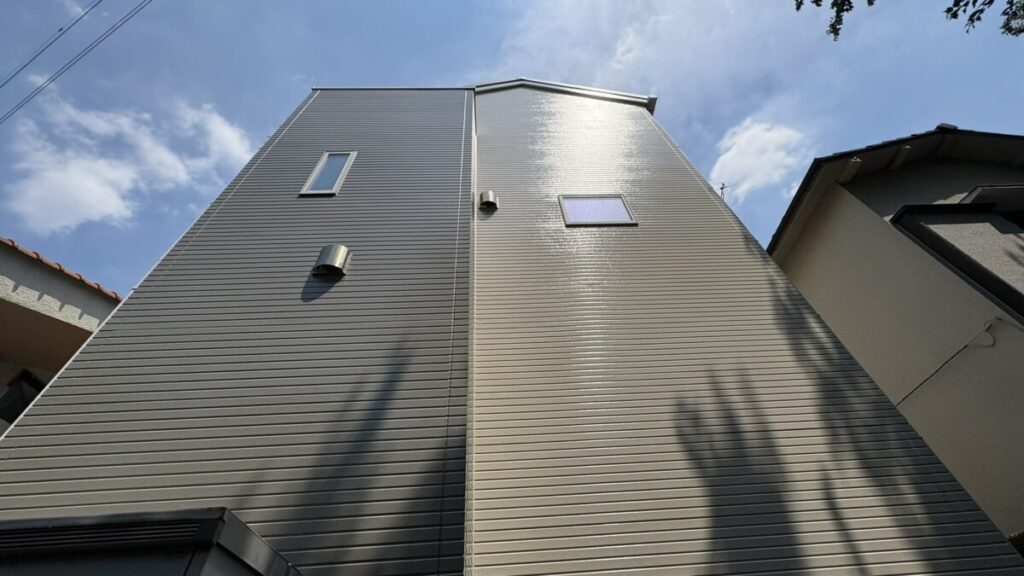 外壁塗装工事が完了した住宅